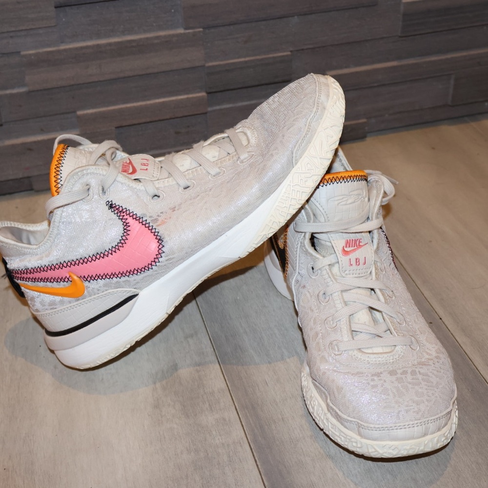 LeBron NXXT Gen basketball shoes "Light Orewood Brown"
